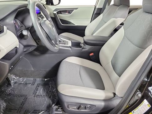 Used 2025 Toyota RAV4 XLE w/ Convenience Package FWD image 19
