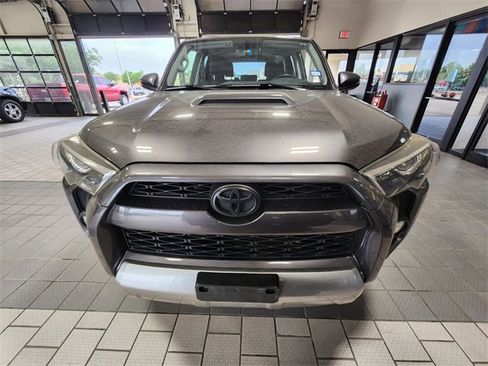 Used 2018 Toyota 4Runner TRD Off-Road Premium AWD/4WD image 2