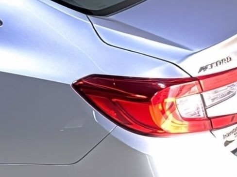 Used 2019 Honda Accord Hybrid image 10