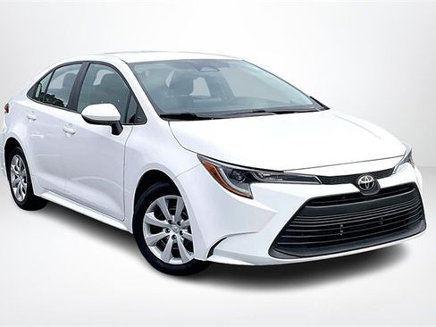 Used 2025 Toyota Corolla LE image 1