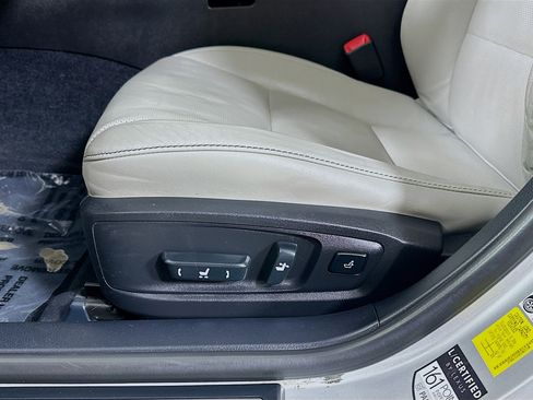Used 2013 Lexus ES 350 w/ Luxury Pkg FWD image 19