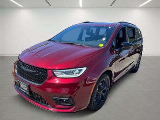 Used 2023 Chrysler Pacifica Limited w/ S Appearance Package FWD video 2