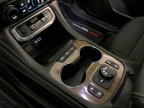 Used 2023 GMC Acadia SLE w/ Driver Convenience Package image 17