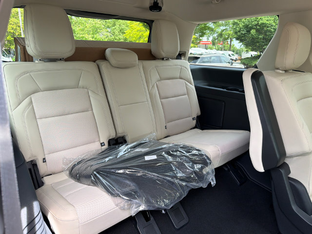 New 2027 Lincoln Navigator Premiere AWD/4WD image 18