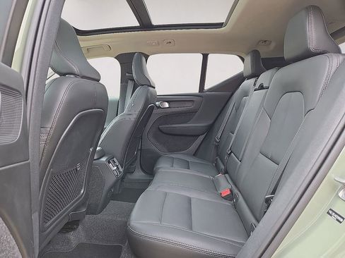 Used 2025 Volvo XC40 B5 Core AWD/4WD image 16