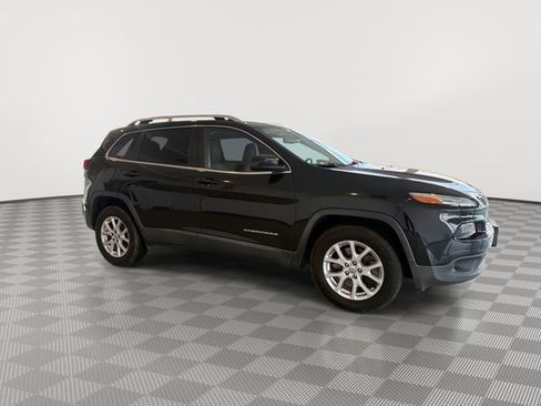 Used 2016 Jeep Cherokee Latitude w/ Cold Weather Group image 13