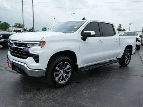 Used 2024 Chevrolet Silverado 1500 LT w/ Z71 Off-Road Package AWD/4WD image 11