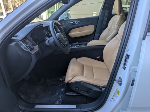 Used 2023 Volvo XC60 T8 Ultimate image 15