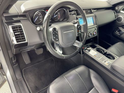 Used 2019 Land Rover Discovery SE image 4