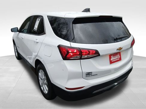 Used 2022 Chevrolet Equinox LT image 3