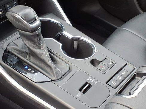 Used 2022 Toyota Highlander XLE image 29