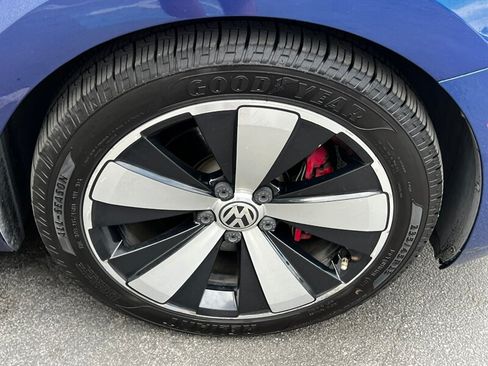 Used 2014 Volkswagen Beetle R-Line FWD image 12