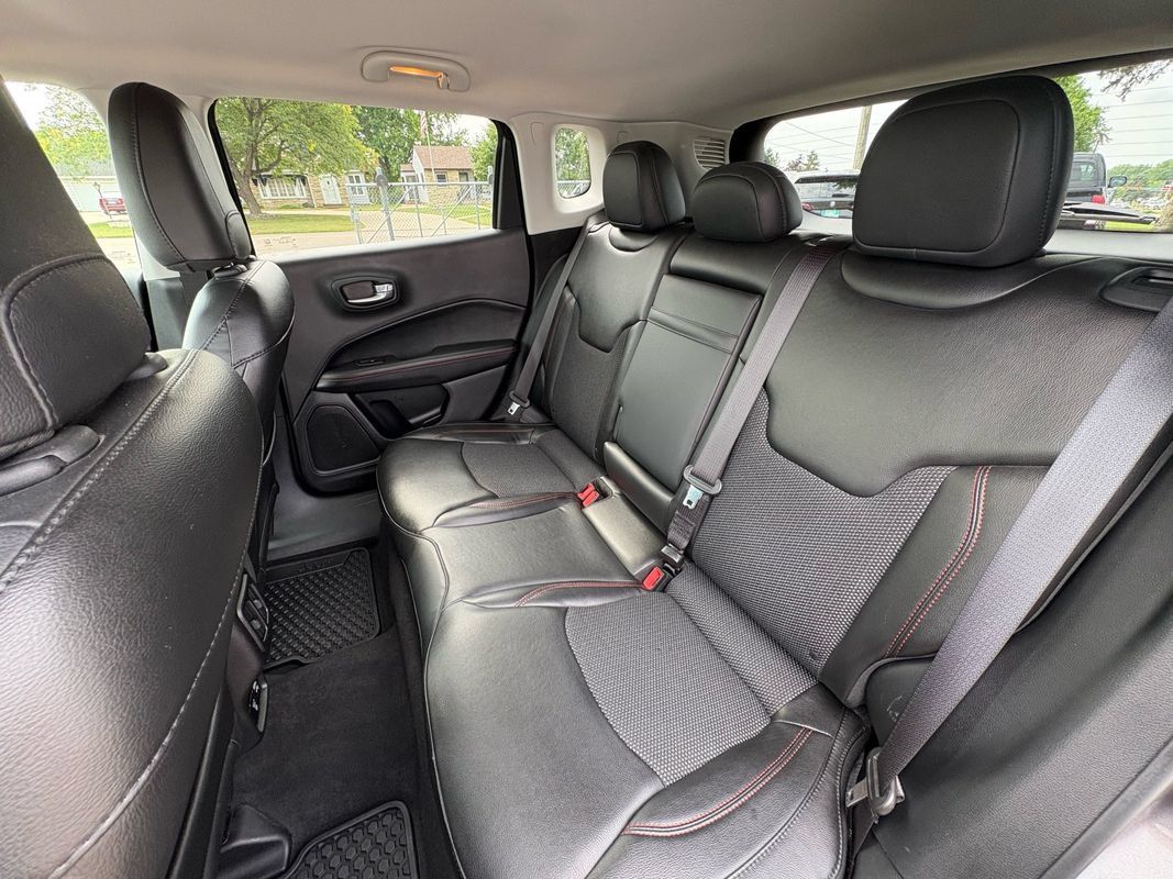 Used 2018 Jeep Compass Trailhawk w/ Cold Weather Group AWD/4WD image 27