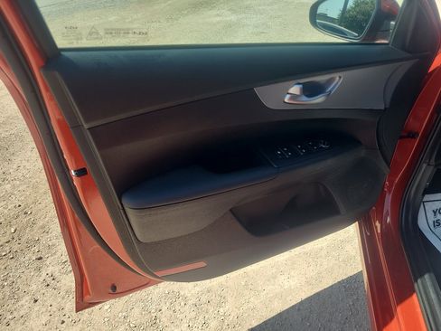 Used 2023 Kia Forte LXS w/ LXS Technology Package image 12