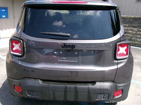 Used 2017 Jeep Renegade Altitude AWD/4WD image 4