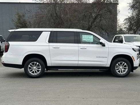 New 2026 Chevrolet Suburban LT image 3