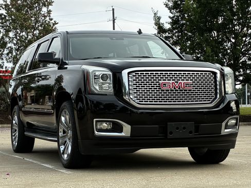 Used 2015 GMC Yukon XL Denali w/ Touring Package RWD image 2