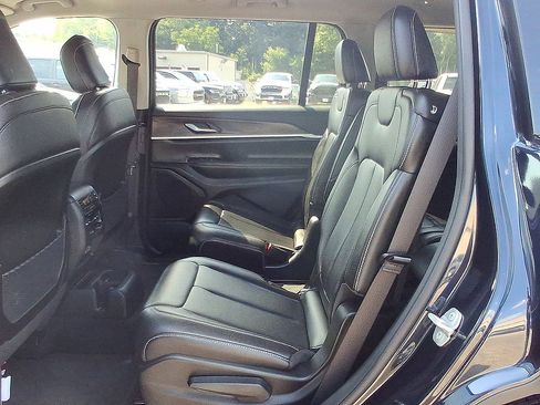 Certified 2023 Jeep Grand Cherokee L Limited AWD/4WD image 26