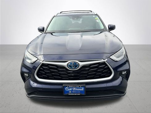 Certified 2023 Toyota Highlander XLE image 3