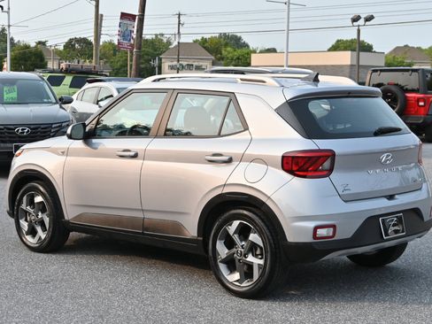 Used 2022 Hyundai Venue SEL image 9