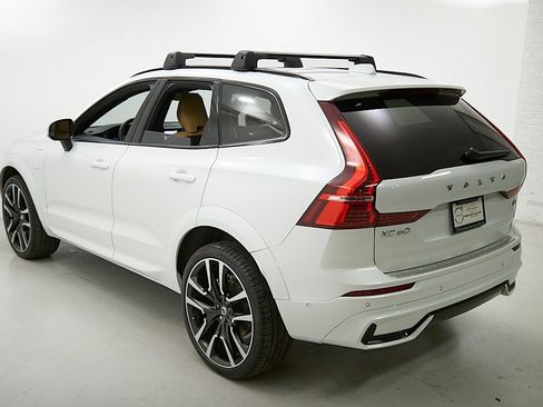 Certified 2025 Volvo XC60 T8 Ultra w/ Protection Package Premier image 8