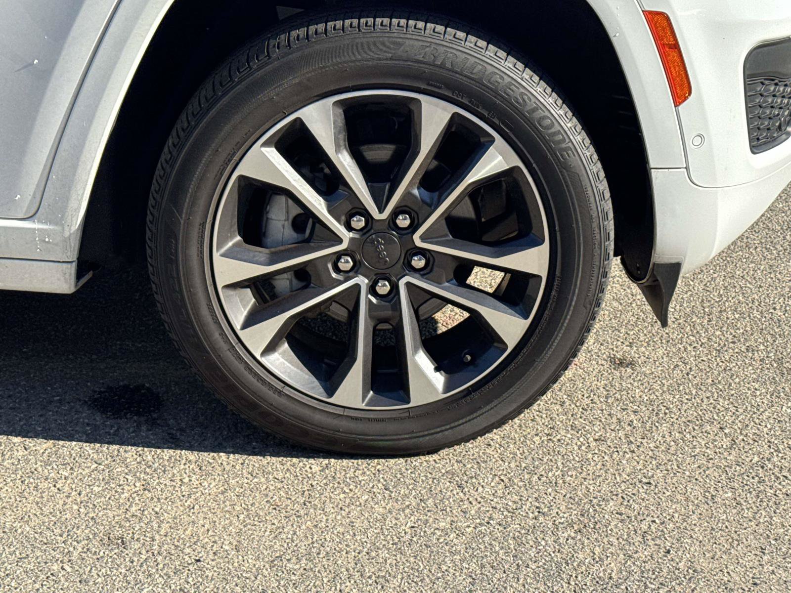 Used 2023 Jeep Grand Cherokee Overland AWD/4WD image 7