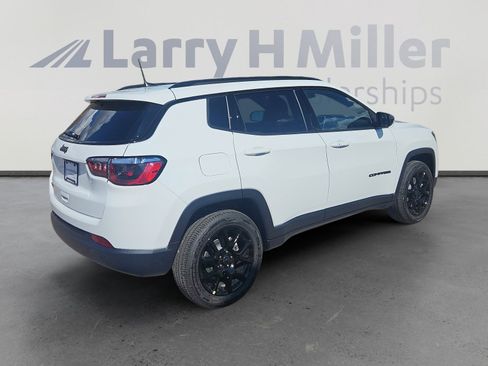 New 2026 Jeep Compass Latitude image 5