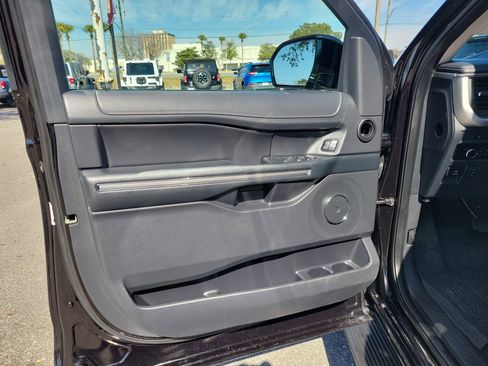 Used 2024 Ford Expedition XLT image 5