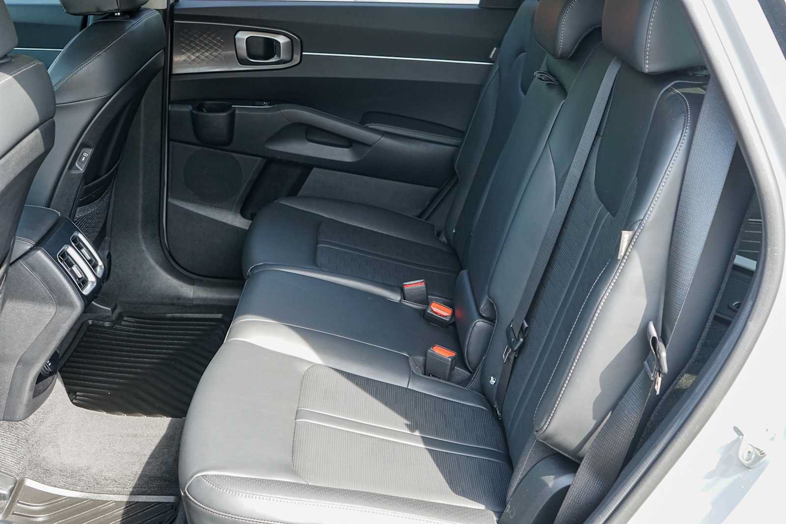 Certified 2025 Kia Sorento S FWD image 21