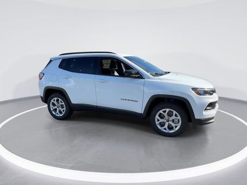 New 2026 Jeep Compass Latitude image 9