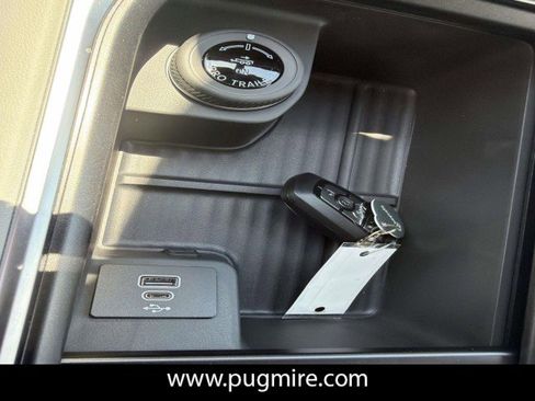 New 2026 Ford Expedition Active RWD image 30