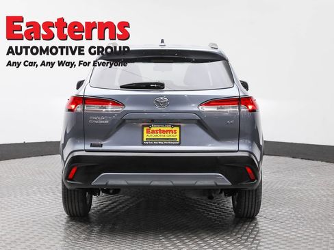 Used 2024 Toyota Corolla Cross LE image 6