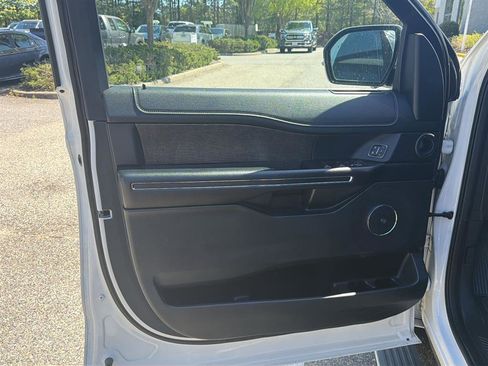 Used 2021 Ford Expedition Max Limited image 5