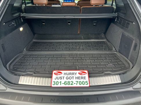 Used 2022 Lincoln Nautilus Reserve w/ Equipment Group 202A image 14