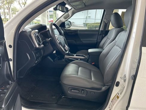 Used 2022 Toyota Tacoma SR5 image 5