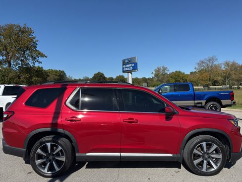 Used 2025 Honda Pilot Elite image 4