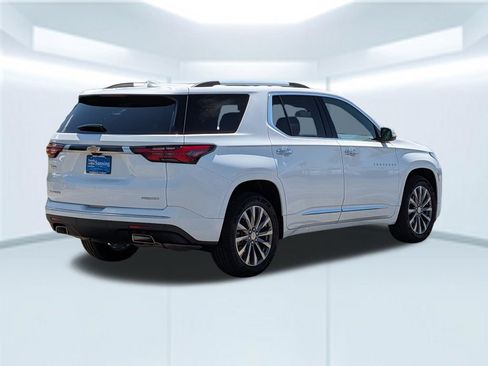 Used 2023 Chevrolet Traverse Premier FWD image 6