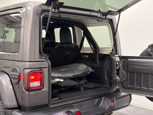 Used 2019 Jeep Wrangler Unlimited Sahara w/ Uconnect 4C Nav & Sound Group image 8