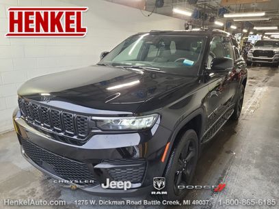 Used 2025 Jeep Grand Cherokee Altitude