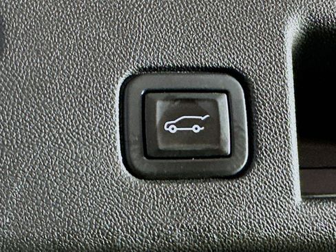 Used 2020 Chevrolet Equinox LT image 29