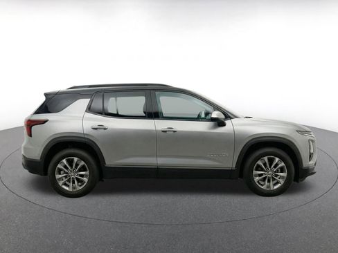 Used 2025 Chevrolet Equinox LT FWD image 11