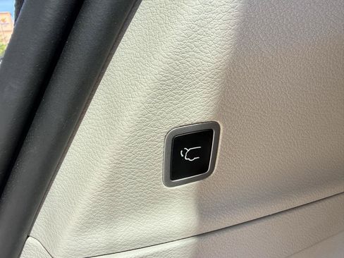 Used 2024 Chrysler Pacifica Touring-L FWD image 30