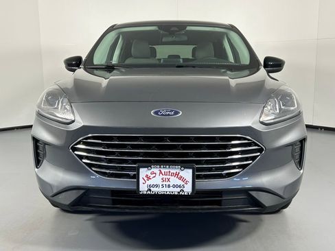Used 2021 Ford Escape SE w/ SE Sport Appearance Package image 2