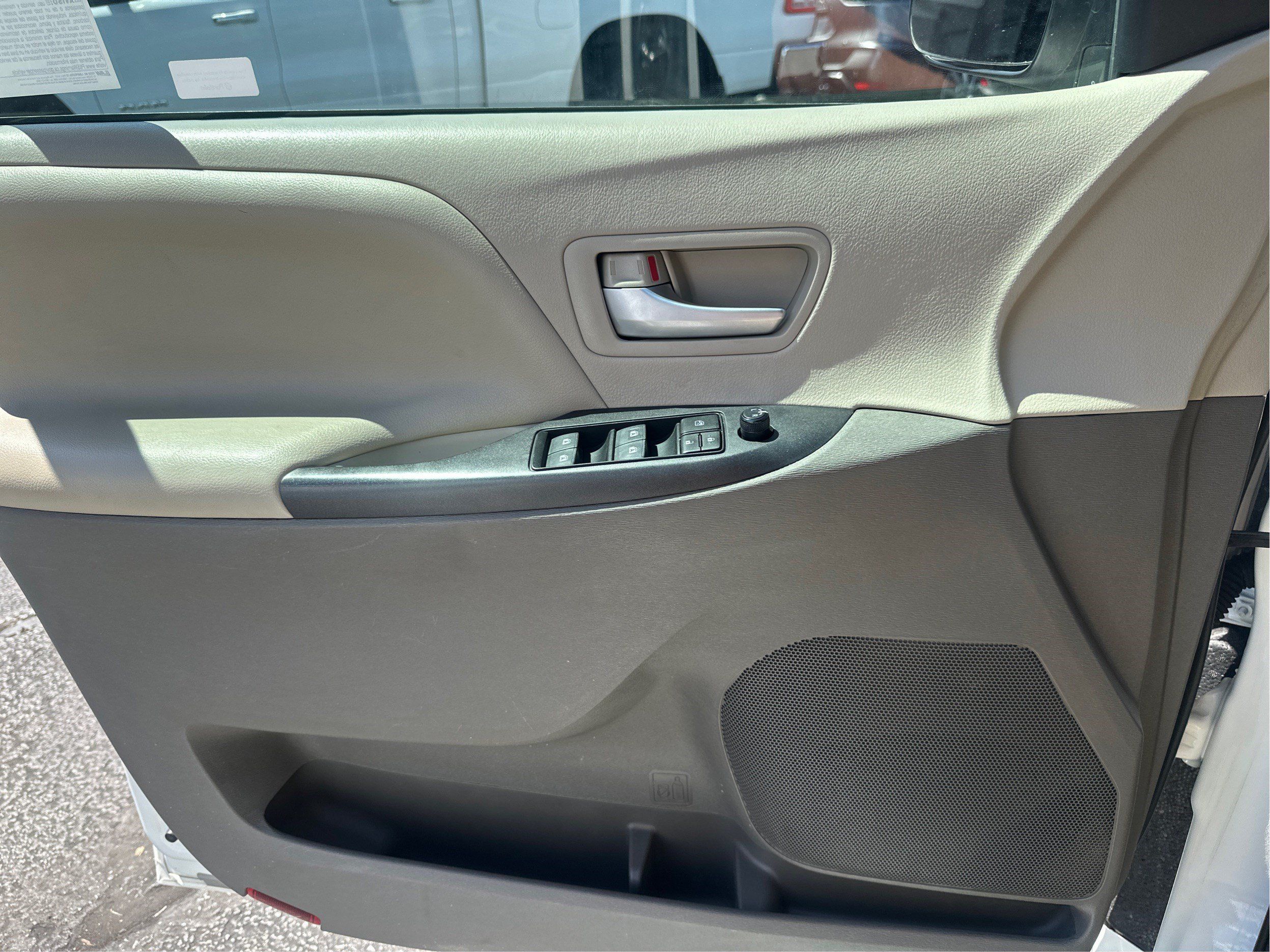Used 2017 Toyota Sienna LE FWD image 20