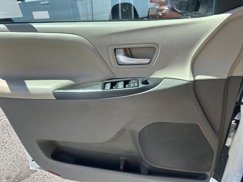 Used 2017 Toyota Sienna LE FWD image 20