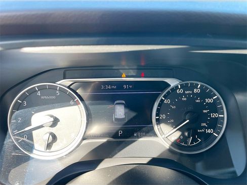 Used 2023 Nissan Rogue SV image 11