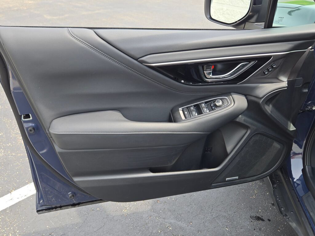 Used 2025 Subaru Outback Limited AWD/4WD image 25