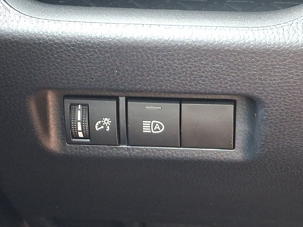 Used 2022 Toyota RAV4 LE AWD/4WD image 23