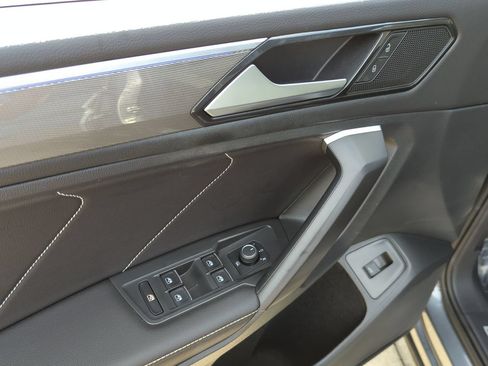 Used 2024 Volkswagen Tiguan SE R-Line FWD image 8
