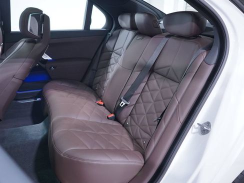 Used 2026 BMW 740i w/ Premium Package RWD image 8